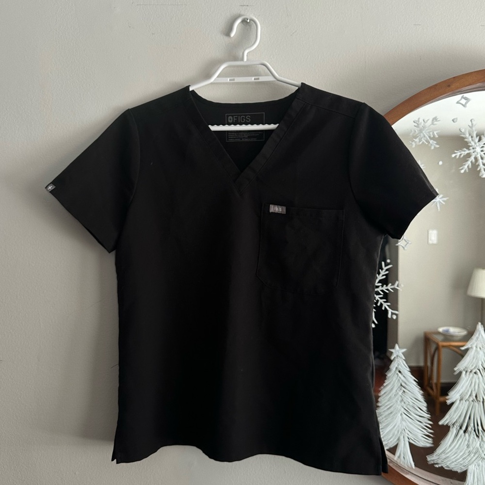 Figs scrub top